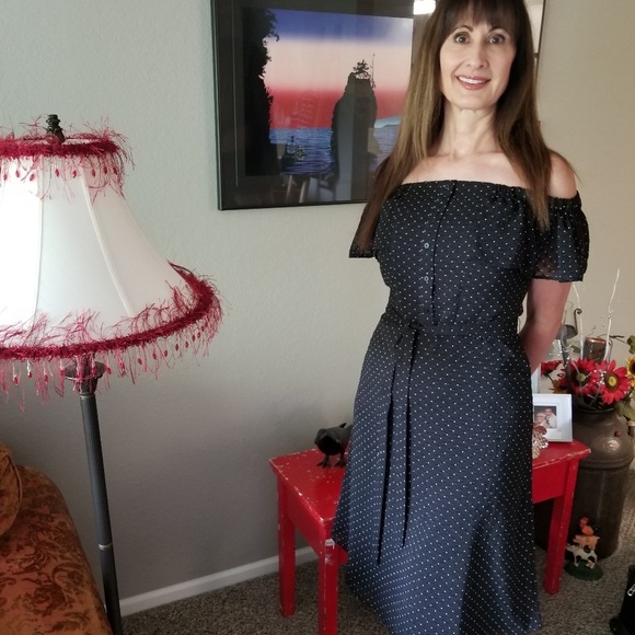 Off shoulder dresd - Picture 6 of 13